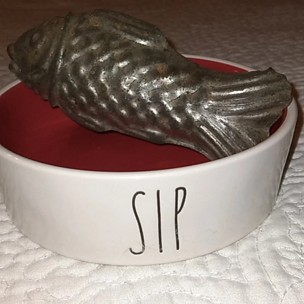 Rae Dunn kitty water bowl